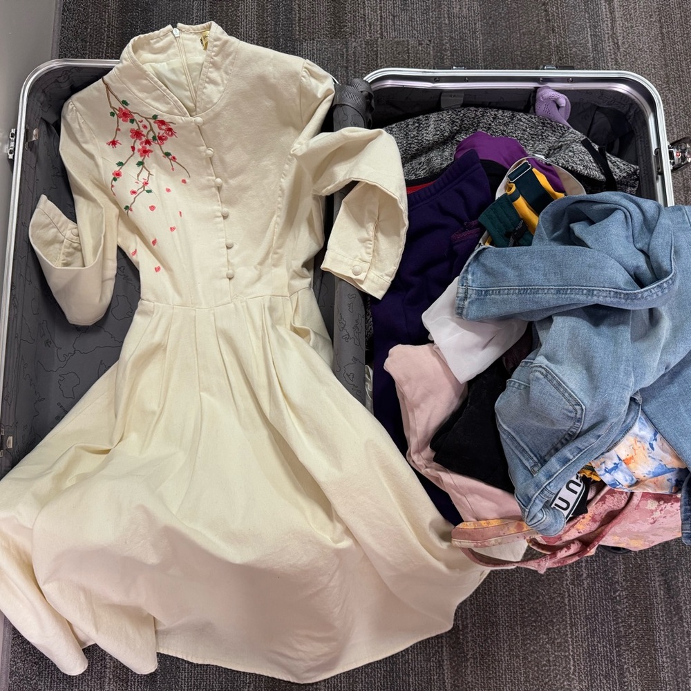 ❗SOLD❗Entire Suitcase of Clothes Only $25💥 Moving Sale!